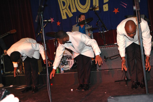 min 2004 11 27 riot s04 102